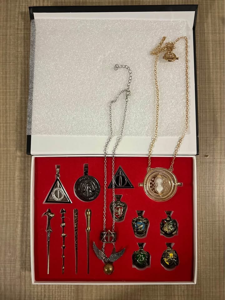 Harry Potter NikNak Gift Set with Wands, Rings & Bookmarks